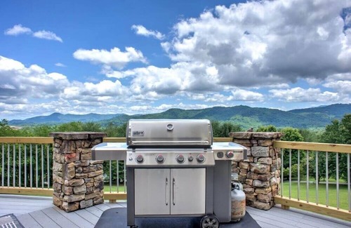 Clyde House | 12-person spa hot tub, game room & gym ๐ฆ๐ฎ Private mountain-view suites, luxe design ๐๏ธ๐