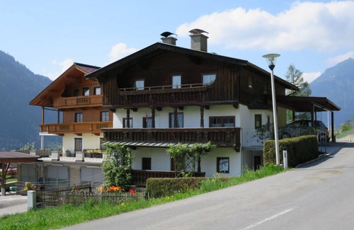 Bruck am Ziller Apartment | 120 m² Apartment ∙ 4 bedrooms ∙ 10 guests