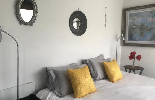 Pringle Bay Apartment | 120 steps to the beach