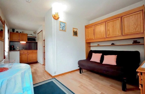 Les Houches Apartment | 120m from ski slopes, 2nd floor, balcony, parking, tv, ski locker, 21m², Les Houches