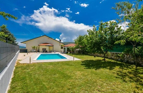 Zmijavci Villa | 127 m² Villa ∙ 3 bedrooms ∙ 8 guests