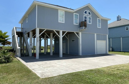 Crystal Beach House | 128 m² House ∙ 3 bedrooms ∙ 12 guests