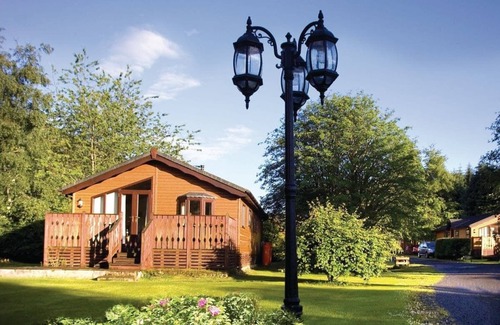 Selkirk House | 12ft-wide caravan with one double and one twin.