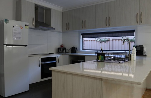 Sebastopol House | 13 bedrooms,6.5 bathroom, sleeps 40+, playgrounds, giant checkers, table tennis