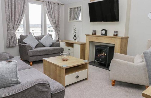 Cayton Bay House | 130 m² House ∙ 3 bedrooms ∙ 6 guests