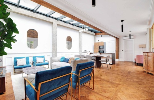 Latin Apartment | 130m2 Le Latin-St Jacques: Where Parisian Style Meets Generous Space