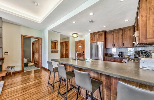 Lakeside Park Condo | 131 m² Condo ∙ 2 bedrooms ∙ 6 guests