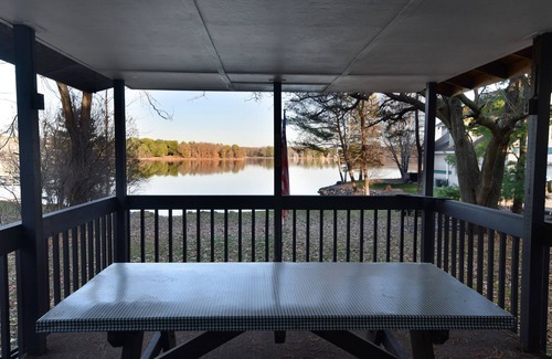 Lake Delton Villa | 14 person Villa on Lake Delton