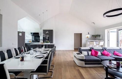 Parthenay House | 140 m² House ∙ 5 bedrooms ∙ 9 guests