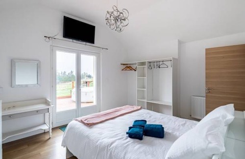 Parthenay House | 140 m² House ∙ 5 bedrooms ∙ 7 guests