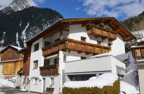 Flirsch House | 140 m² House ∙ 5 bedrooms ∙ 10 guests