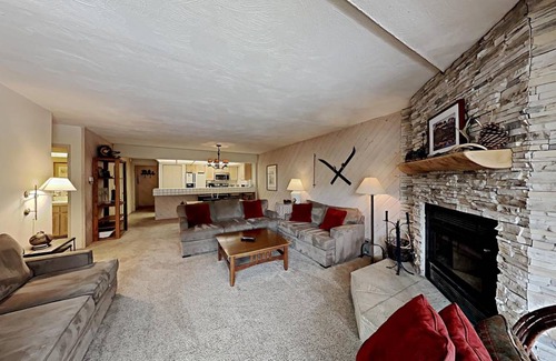 Mammoth Lakes Condo | 144 m² Condo ∙ 3 bedrooms ∙ 6 guests