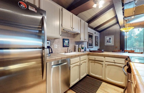 Mammoth Lakes Condo | 149 m² Condo ∙ 3 bedrooms ∙ 8 guests