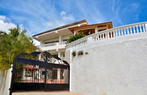 Cofresi Villa | 14BD guest-friendly complex, sea views, gym, 2 pools, billiard, home cinema!