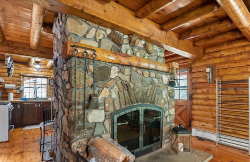 Alton Bay House | 14ft SWIM SPA,SLEEPS 14+,SAUNA! POOL/FOOSBALL/GAMES