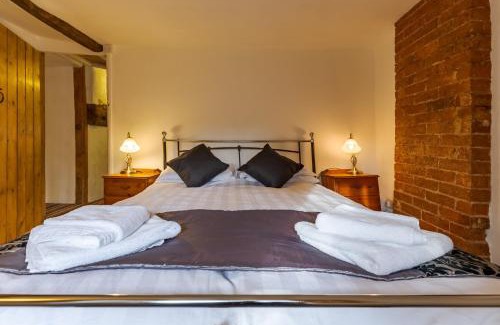 Bloxham House | 14th-century cosy 3-bed cottage Business stays