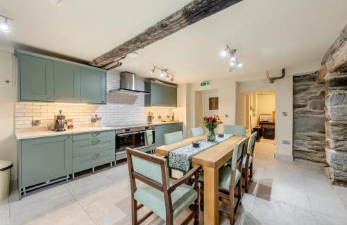 Talsarnau House | 14th Century Retreat