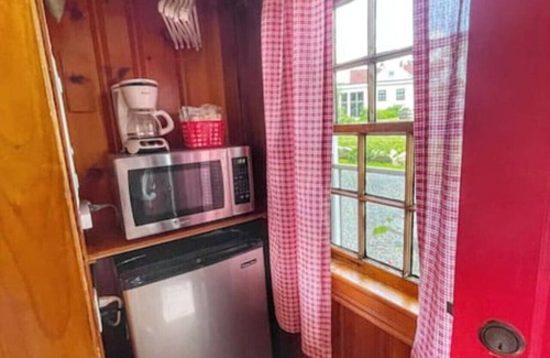 Trenton Apartment | 15 1Br Cottage Heart of Maine Open Hearth Inn