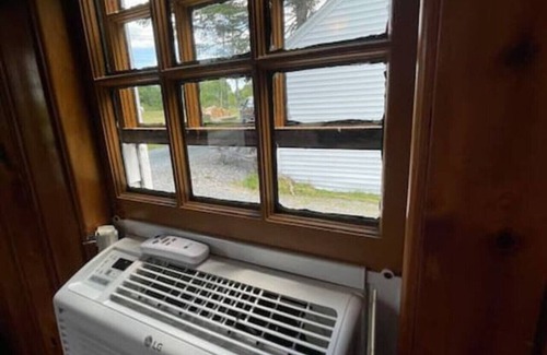 Trenton Apartment | 15 1Br Cottage Heart of Maine Open Hearth Inn