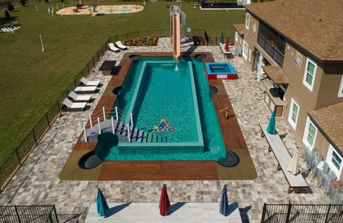 Groveland House | 15 Bedrooms On 10 Private Acres w/Enormous Pool, Lazy River, & FAST Waterslide!