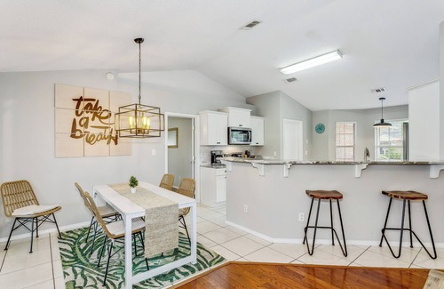 Pensacola House | 15 mins from Perdido beach, Lakefront with Firepit, near NAS/Blue Angels