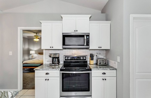 Pensacola House | 15 mins from Perdido beach, Lakefront with Firepit, near NAS/Blue Angels