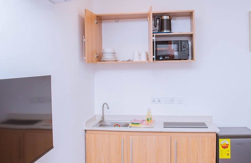 Madina Apartment | 15 minutes drive to the airport, close to Melcom and Pizza Hut.