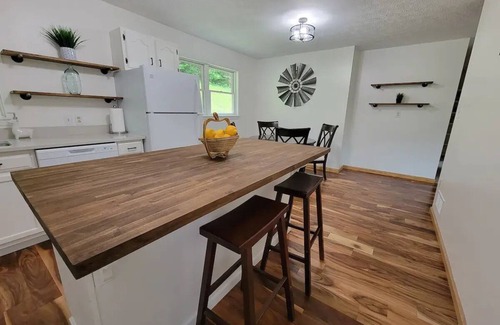 Swanton House | 15 Minutes to Deep Creek Lake and Ski Resort. 8 Wooded Acres. Pet-Friendly.