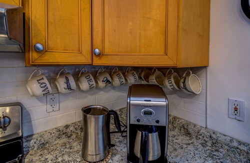 Pittsfield House | 15 Minutes to Killington - 2 Living Rooms - Private Mountain Views