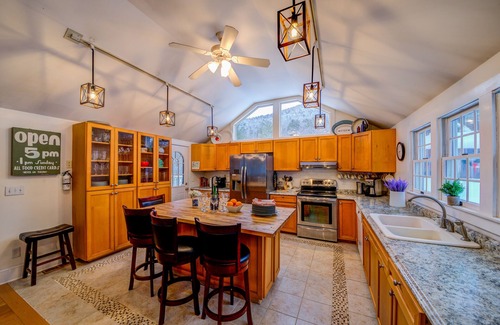 Pittsfield House | 15 Minutes to Killington - 2 Living Rooms - Private Mountain Views