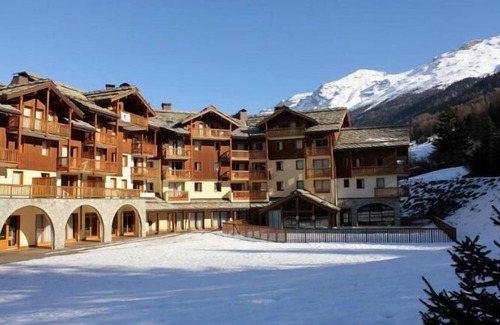 Val Cenis Apartment | 150m from ski slopes, 3rd floor, fitness, swimming pool, balcony, tv, ski locker, 38m², Val Cenis