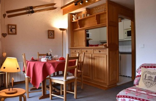 Meribel Apartment | 150m from ski lifts, 1st floor, balcony, ski locker, 65m², Méribel