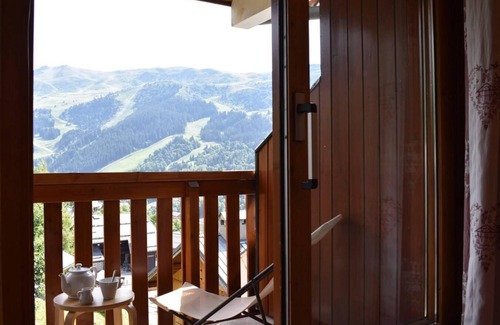Meribel Apartment | 150m from ski lifts, 1st floor, balcony, ski locker, 65m², Méribel