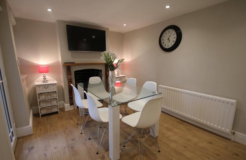 Newmarket Apartment | 151 m² Apartment ∙ 6 bedrooms ∙ 11 guests