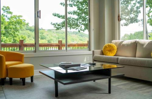 Eureka Springs Historic District House | 151 Spring Downtown Eureka Springs Suite C