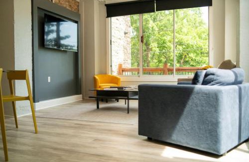 Eureka Springs Historic District House | 151 Spring Downtown Eureka Springs Suite C