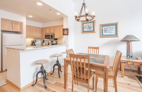 Lakeside Village Condo | 1546 | Wonderful View, Pool & Spa On Keystone Lake