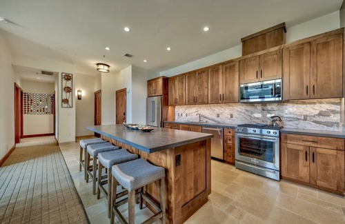 Lakeside Park Condo | 158 m² Condo ∙ 3 bedrooms ∙ 8 guests