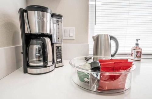 Paradise House | 15min from strip 3bdrm 2bath