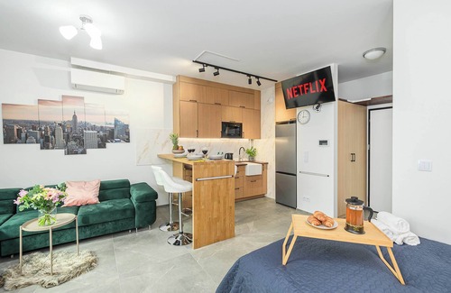 Mirow Apartment | 15th Floor Apartment in Warsaw Center