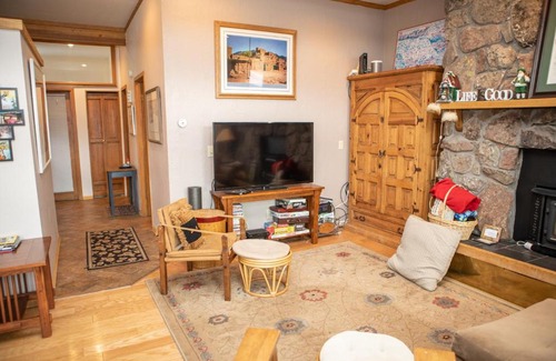 Mountain Star House | 16 Chambertin Townhomes Townhouse