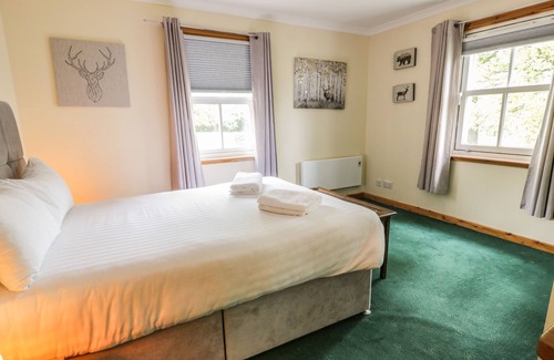 Uphall Cottage | 16 KNIGHTSRIDGE HOUSE in Livingston