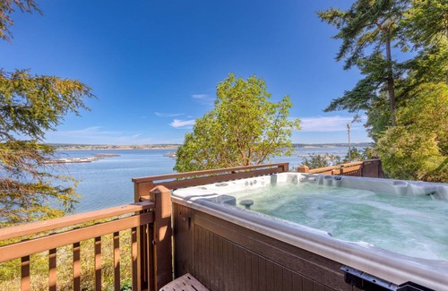 Coupeville House | 160 m² House ∙ 2 bedrooms ∙ 8 guests