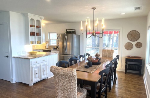 Gun Barrel City House | 160' waterfront home on a point, fishing pier, game room, & more