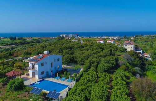 Latchi Villa | 165 m² Villa ∙ 4 bedrooms ∙ 8 guests