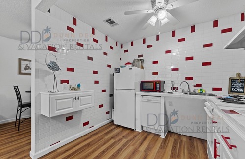 Biloxi Condo | 166 Oak Shores Just a short walk to the beach.