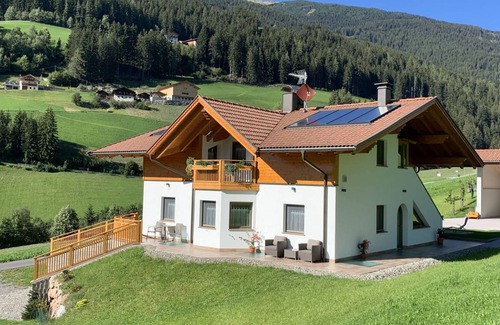 Sarentino Apartment | 169 m² Apartment ∙ 6 bedrooms ∙ 14 guests