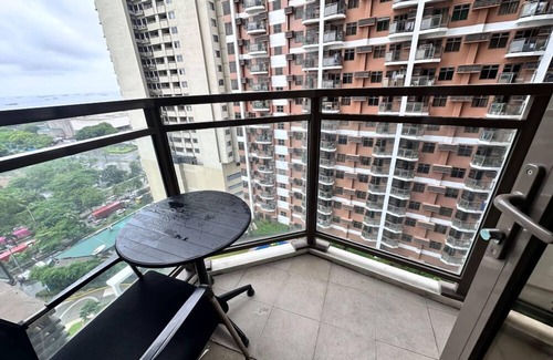 Pasay Condo | 16D The Den The Radiance Manila Bay