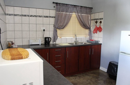 Beaufort West House | 17 on Bird Guest House