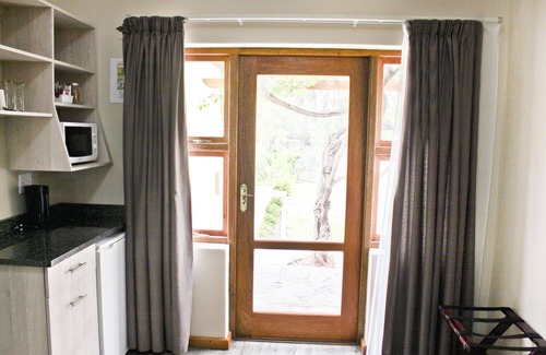 Beaufort West House | 17 on Bird Guest House